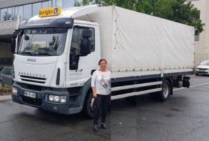Učiteljica vožnje C, CE kategorije - SABINA ZEMLJIČ, tel. (030)300-130
